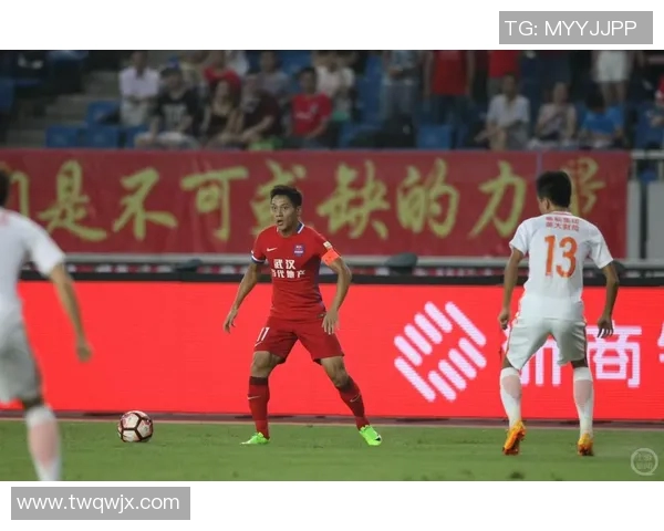 重庆足球队的战术演变与球员转型深度解析 重庆足球队的战术演变与球员转型深度解析