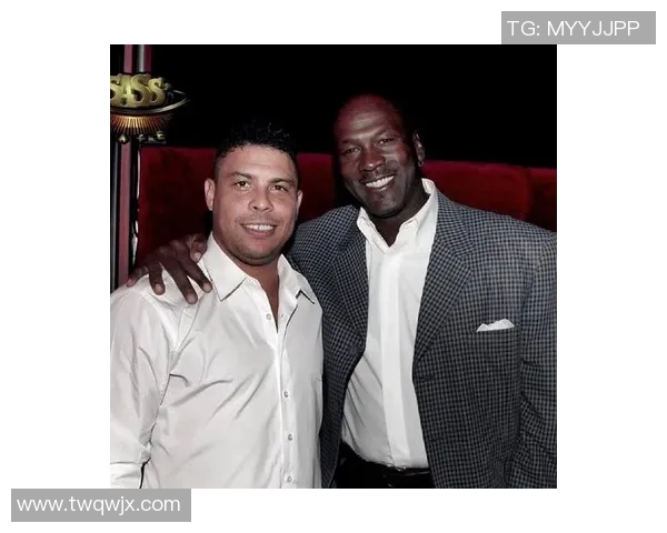 篮球之神乔丹与足球巨星同框合影展现体育传奇交汇的精彩瞬间 篮球之神乔丹与足球巨星同框合影展现体育传奇交汇的精彩瞬间